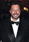https://upload.wikimedia.org/wikipedia/commons/thumb/5/58/Tim_Curry_cropped.jpg/100px-Tim_Curry_cropped.jpg
